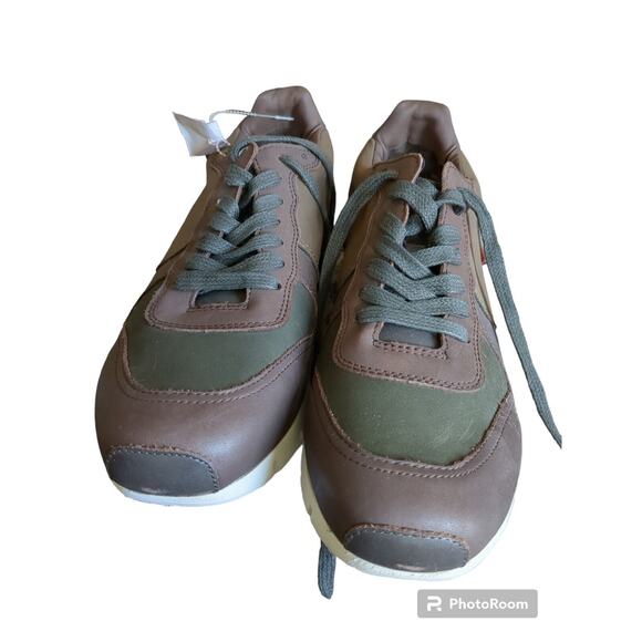 NWT! OTBT Armada Sneakers Sz. 10